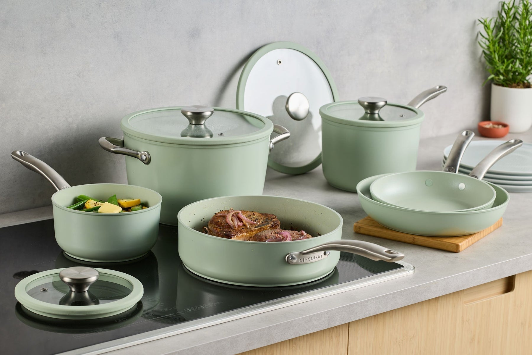 Circulon Halo with LaserDefense™ Ceramic Nonstick 10-piece cookware set in Sage Green